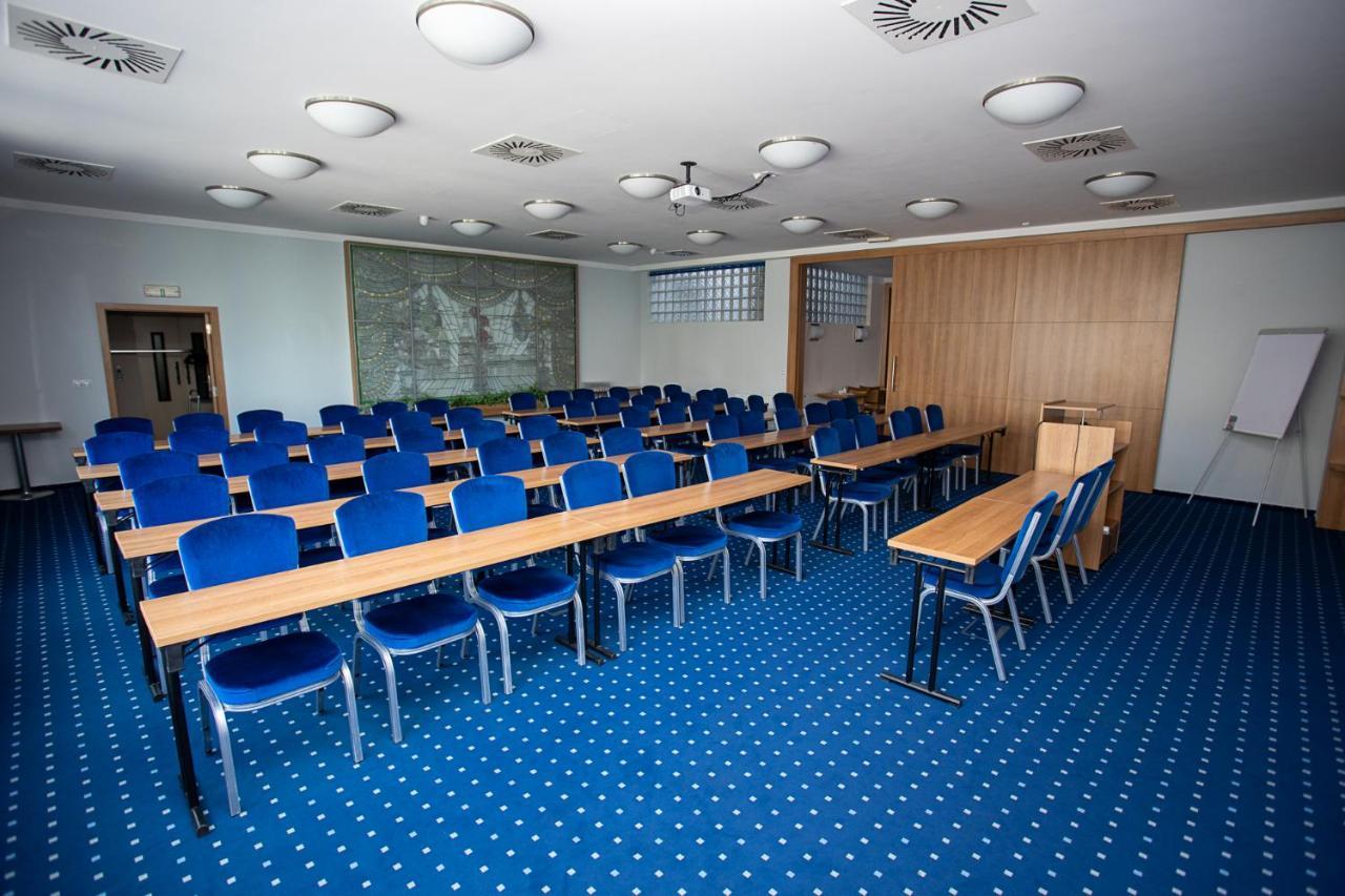 Hotel Grand Hradec Králové Екстериор снимка