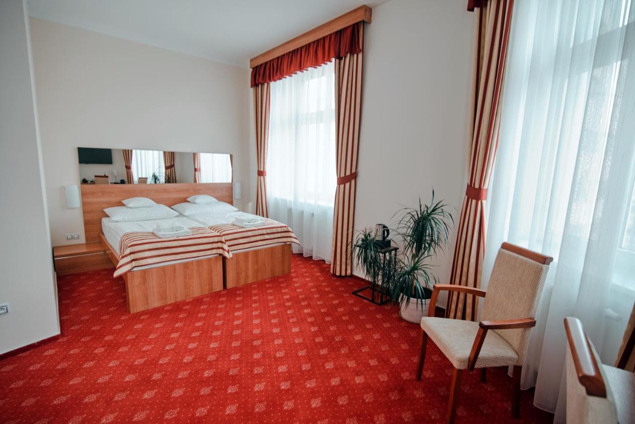 Hotel Grand Hradec Králové Екстериор снимка