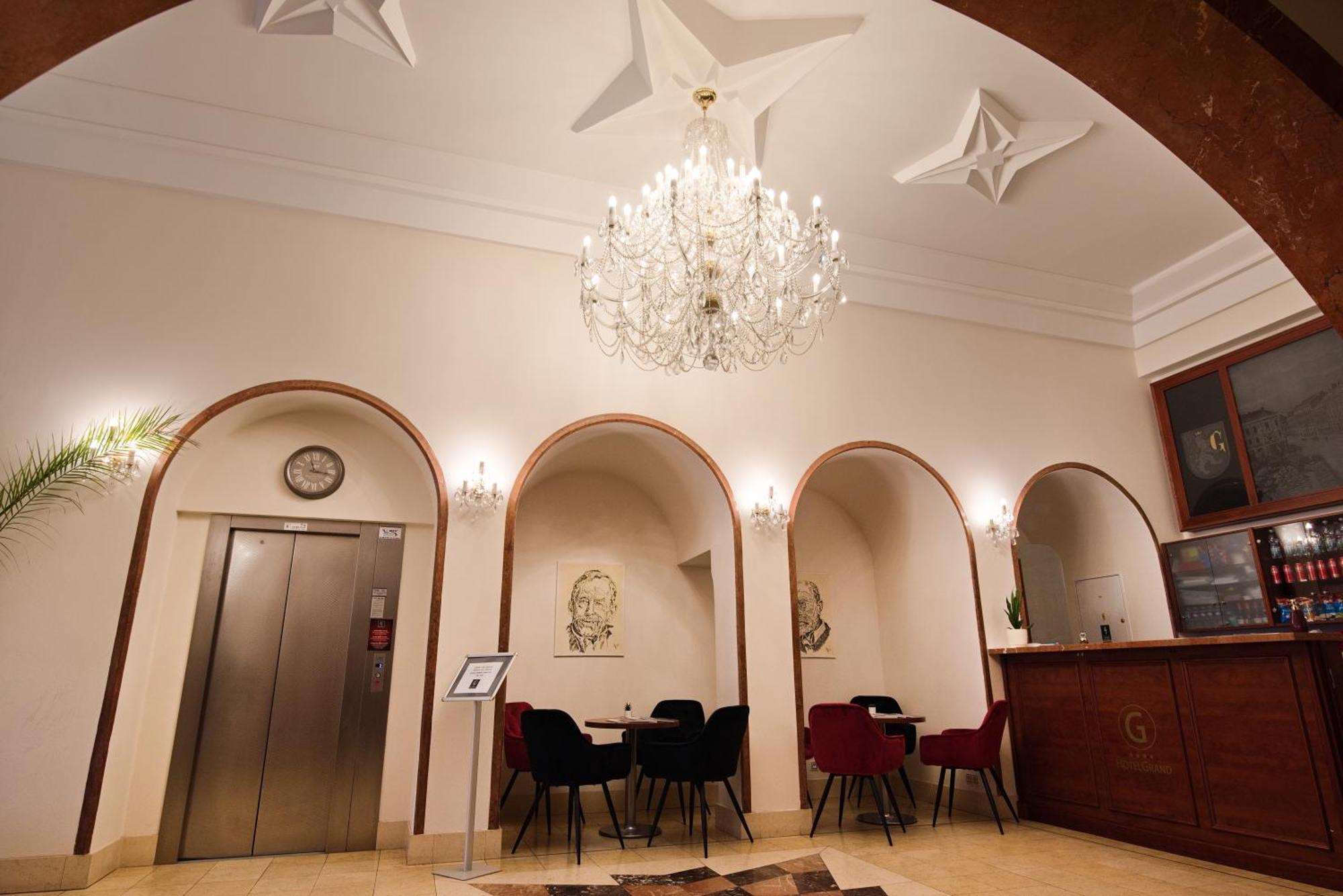 Hotel Grand Hradec Králové Екстериор снимка