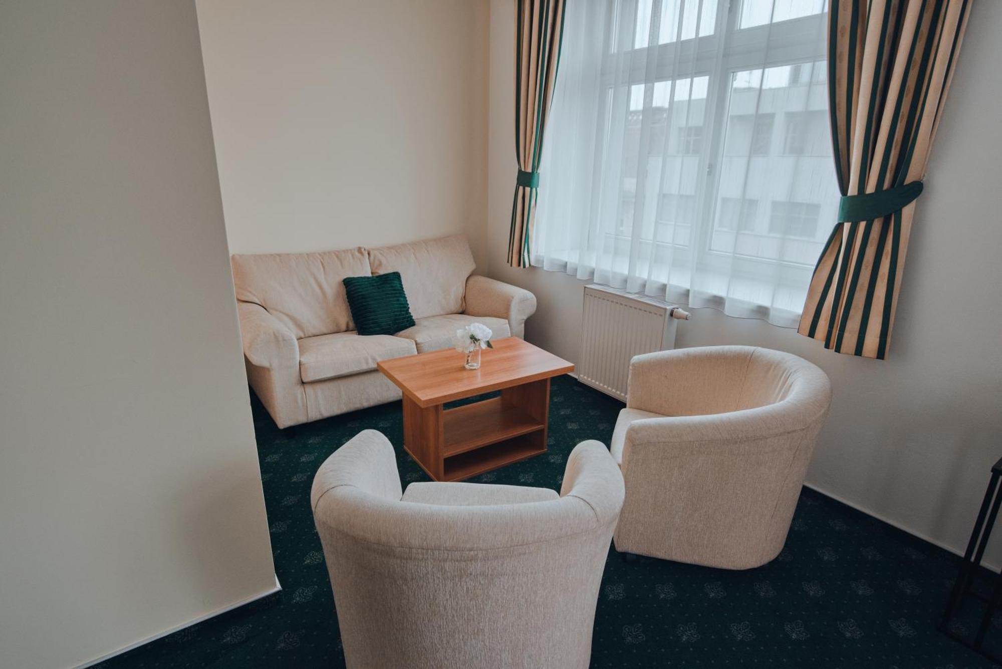 Hotel Grand Hradec Králové Екстериор снимка