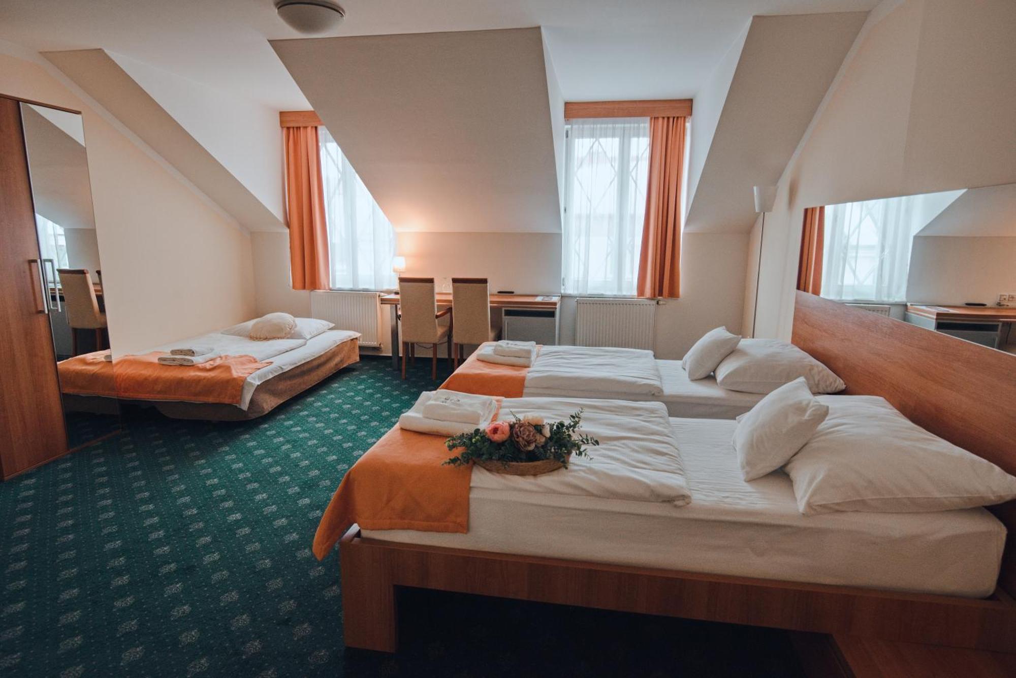 Hotel Grand Hradec Králové Екстериор снимка