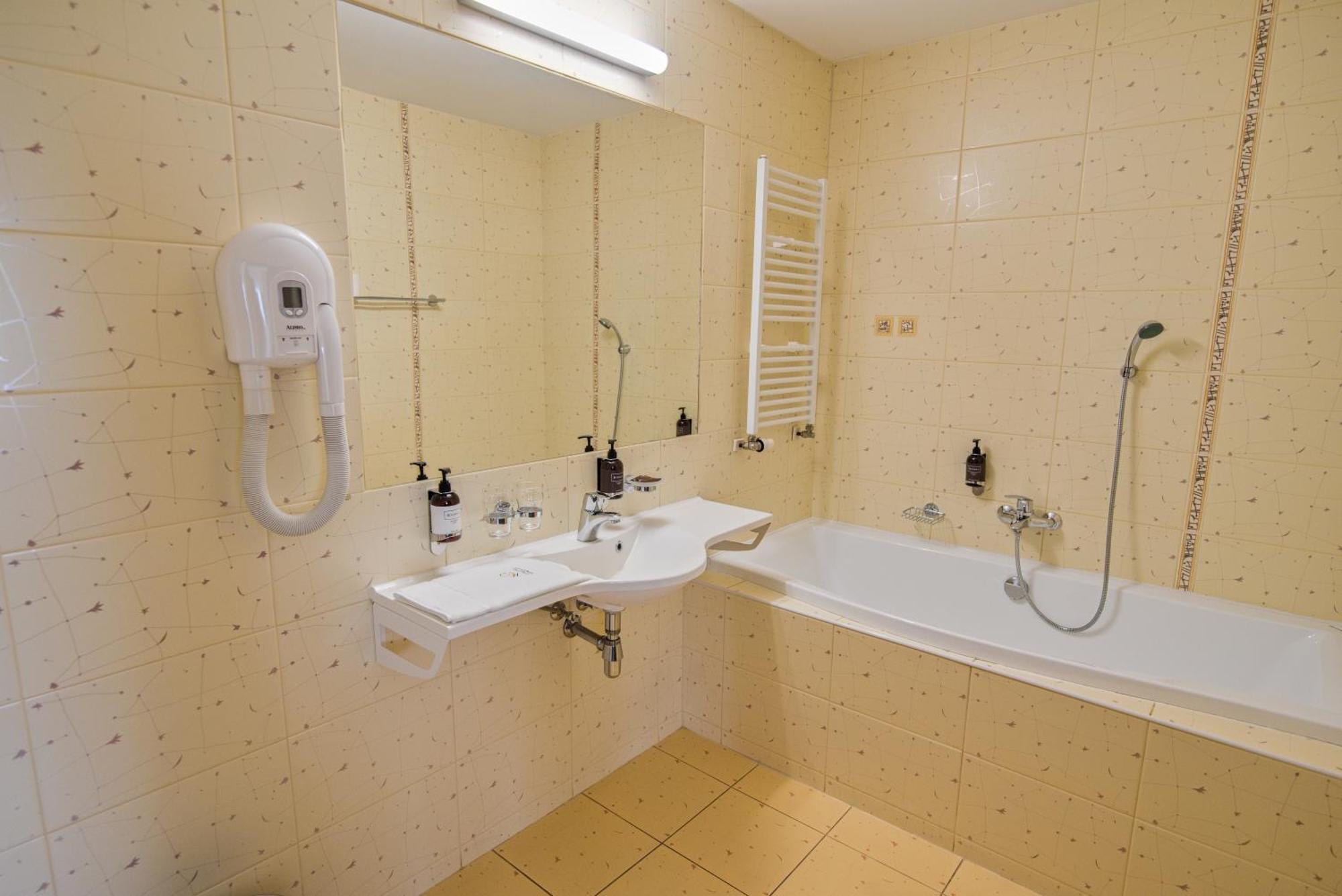 Hotel Grand Hradec Králové Екстериор снимка