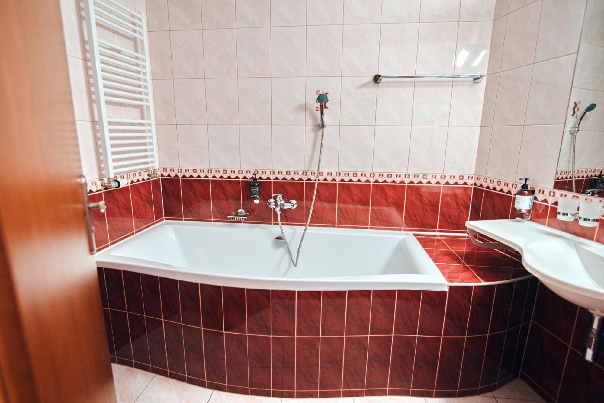 Hotel Grand Hradec Králové Екстериор снимка